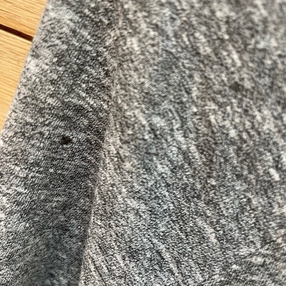 Philanthropy Distressed Keyhole Knit Tee in Gray. Size Medium - Picture 5 of 6